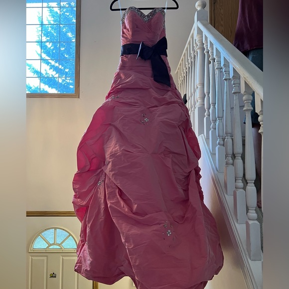 Only wore once size 2 - Picture 1 of 11